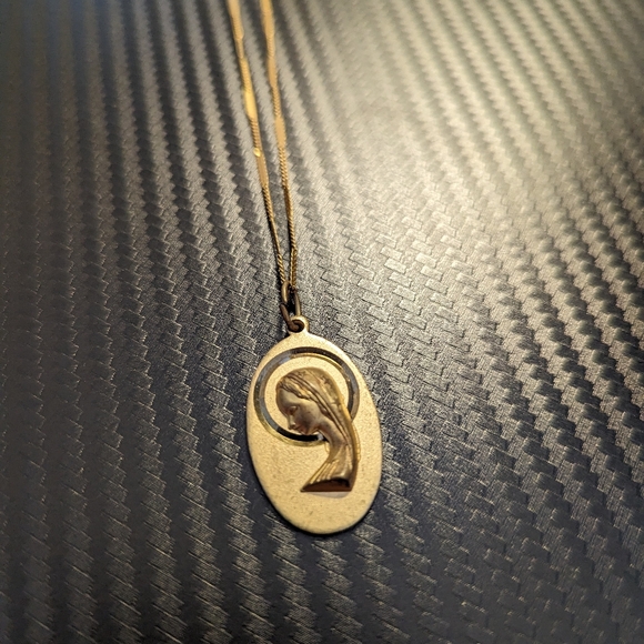 Virgin Mary Gold tone Necklace - Picture 2 of 4